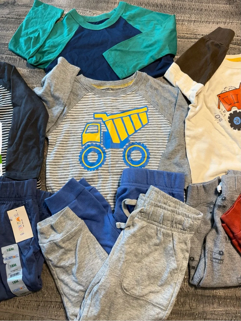 jumping beans long sleeve tee/pant Bundle 18 Months
